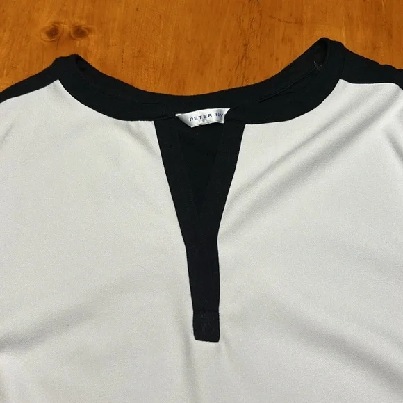 Peter Nygard Classic White Black V Neck Sleeveless Top - Picture 9 of 9